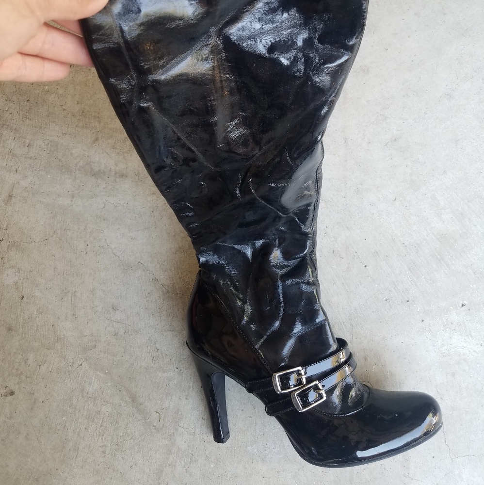 BCBG Patient leather kneehigh boots